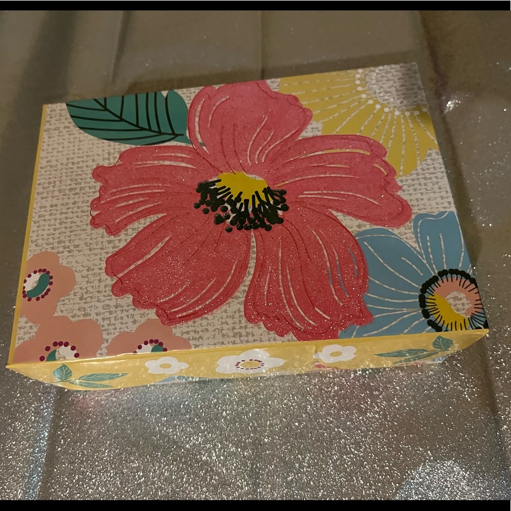 FLORAL DECORATIVE BOX